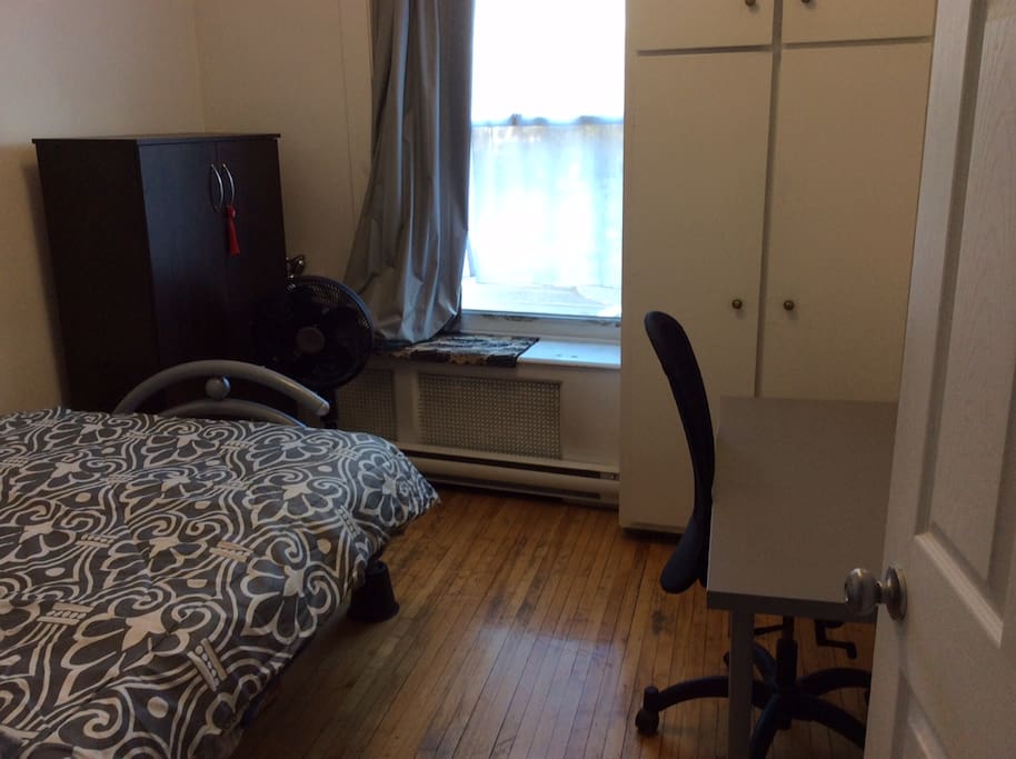 BEDROOM WITH DESK