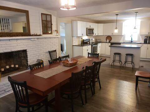 Cozy Cape Cod in Downtown Lebanon