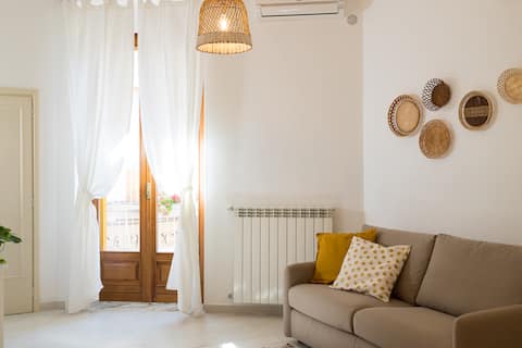 Annuncio Airbnb popolare: Centogrotte: cosy & bright house with terrace a Castellana Grotte