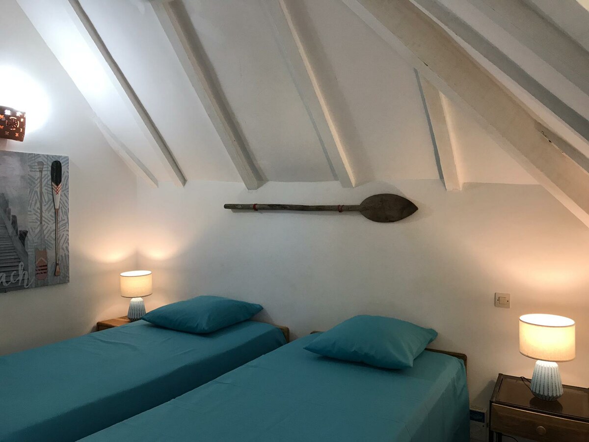 Spálňa 4, zariadená vo veľkej posteli 180, súprava k dispozícii.