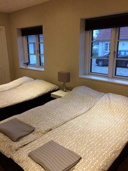 2 beds both 200x140cm