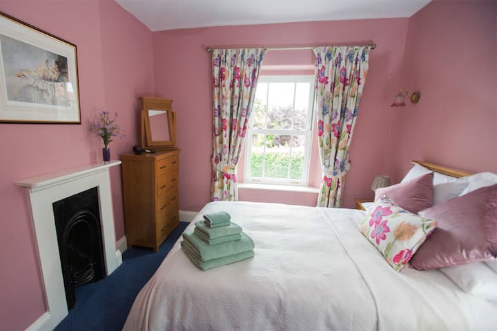 חדר שינה קינג סייז 