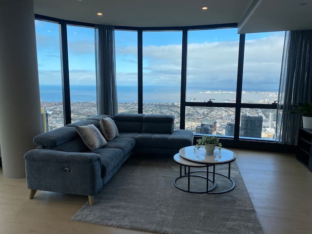 Perfect Southbank location. Sleep above the clouds