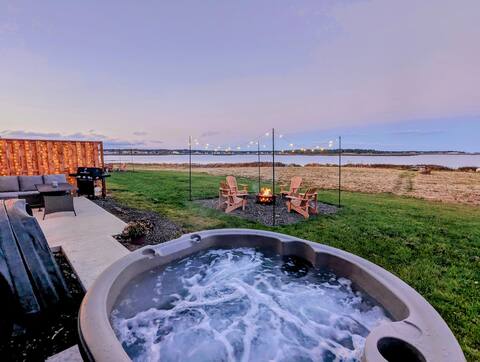 Moody Ocean - Hot Tub, 2 Bdrm Oceanfront Cottage