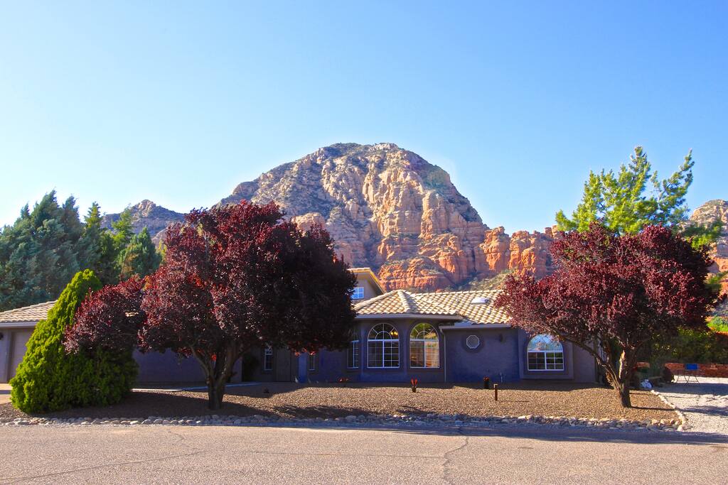 Front of house w thunder Mountain View’s
