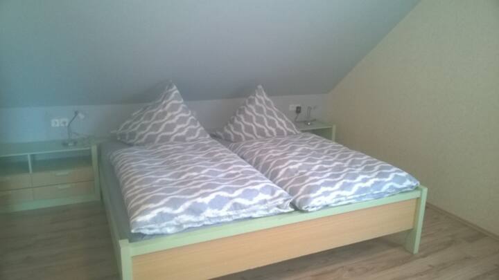 Camera da letto con letto singolo aggiuntivo