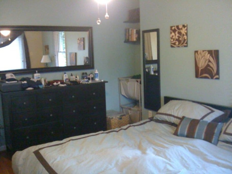 Master bedroom - 1 King Size bed