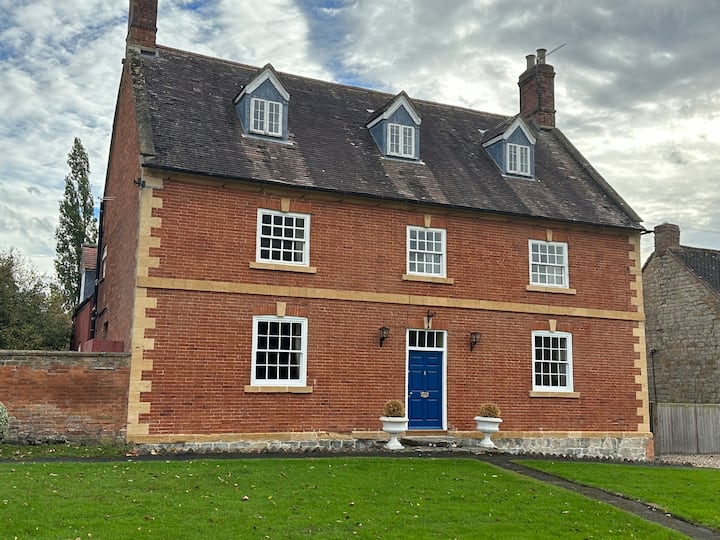 The Home Farm Houses for Rent in Honington, ShipstononStour