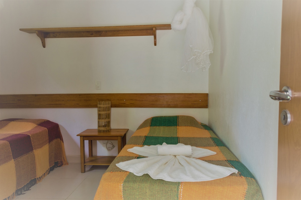 ห้องนอน 2 มีเตียงและเตียงคู่หรือเตียงคู่และเตียงเสริม