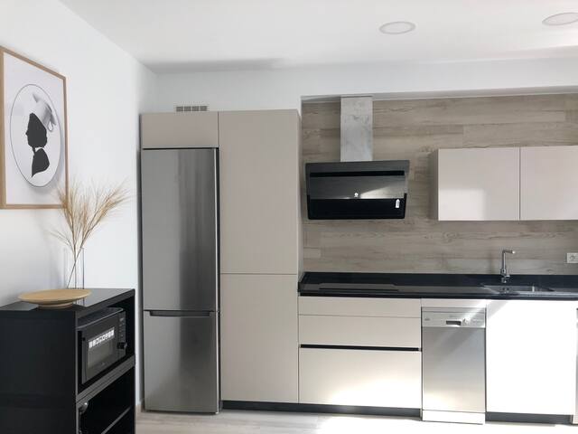 Foodies Location. Surf. Netflix 3 BDR gallery image 2