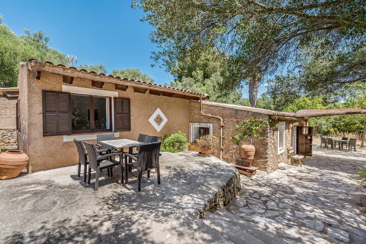 7 bedrooms, 5 bathrooms, 2 pools, tennis court gallery image 5