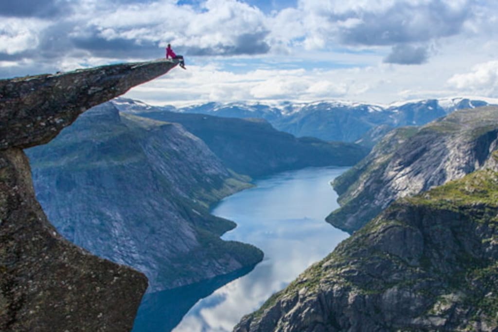 Visit the fantastic Trolltunga! The main season for Trolltunga is from may/juni to october/november. The start point for Trolltunga is about 30 min by car from the cabin.