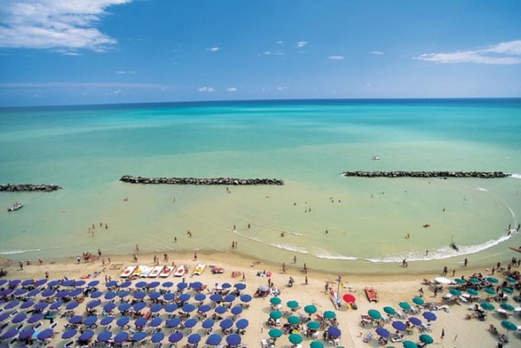 Questa spiaggia si trova a 100m dal B&B