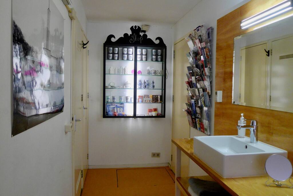 extra space for make up and toileteries