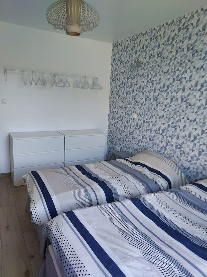 Bedroom 3 : 2 beds 90x190 with 2 dressers and wardrobes.
