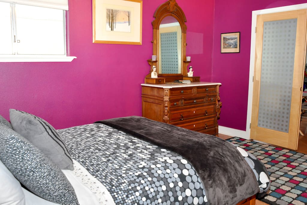 Raspberry Room (downstairs)