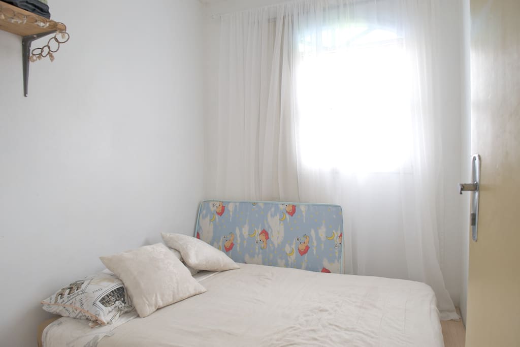 Quarto com vista para a frente, acomoda também um bebê.