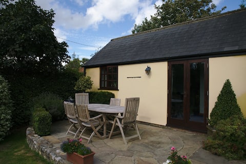 Quiet, private annexe with beautiful garden space