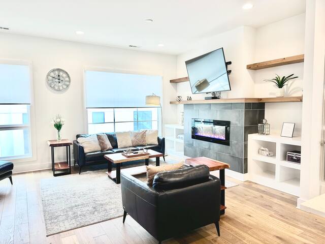 Luxury Modern Loft Huge Rooftop – Mins to Broadway gallery image 5