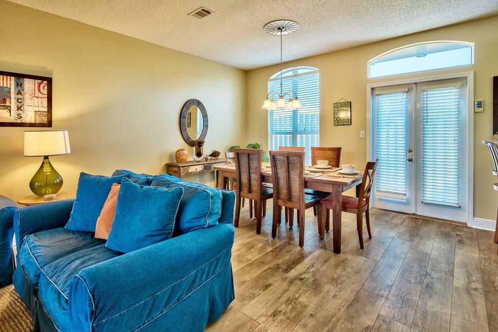 Chair,Furniture,Dining Table,Table,Couch