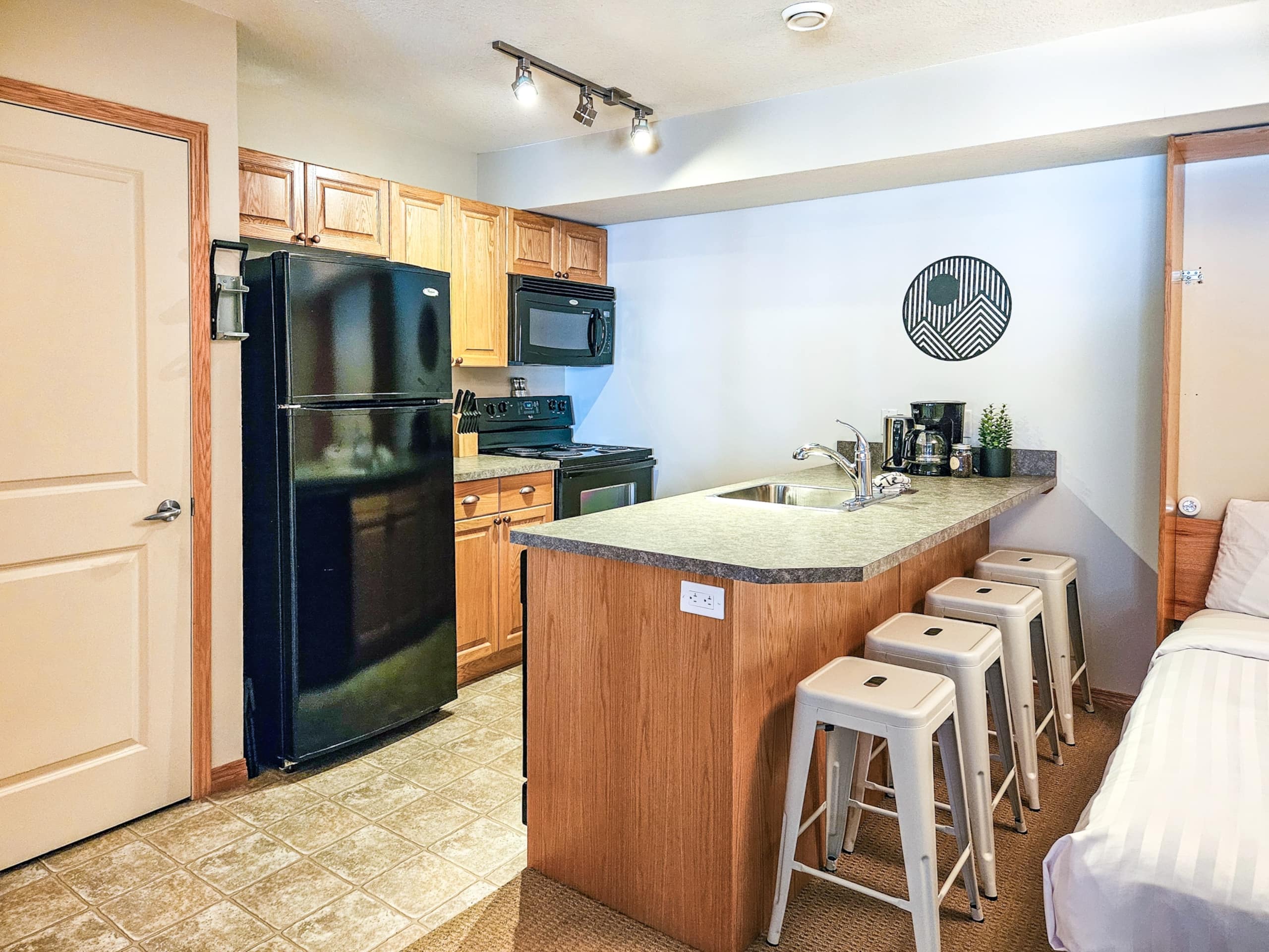 Beautiful Horsethief Studio with two Murphy beds - Photo 9