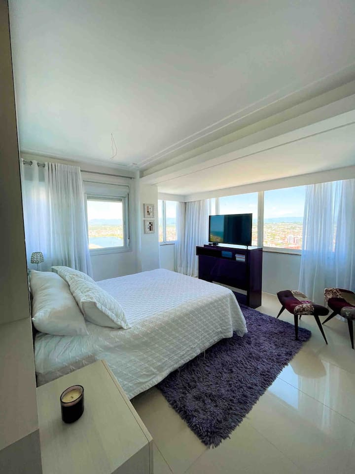 جناح 3 (سرير بحجم كوين) مع مكيف هواء وخزانة