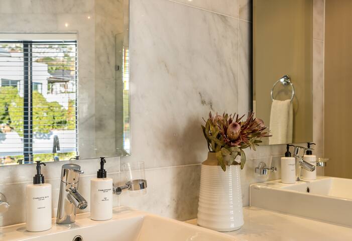 Lions Eye Apartments – Poseidon gallery image 5