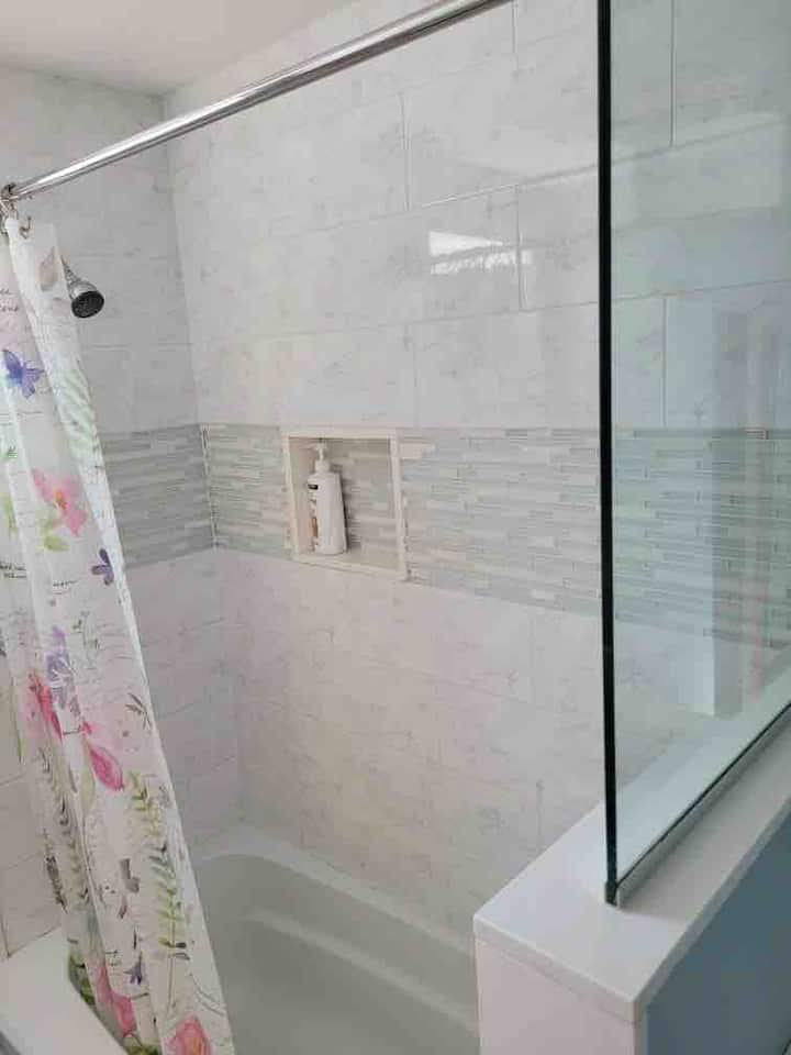 ENTIRE APARTMENT 3 BEDROOM CLOSE TO BOSTON