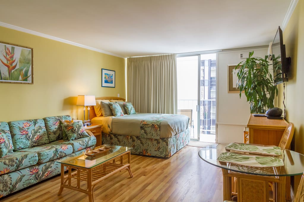 Studio - Beautiful studio apartment in the heart of Waikiki with all the necessities you'd ever need!