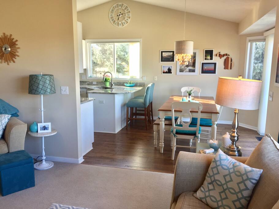 Cozy dining & bar seating (dining table seats 8 but extra tables/chairs are available)