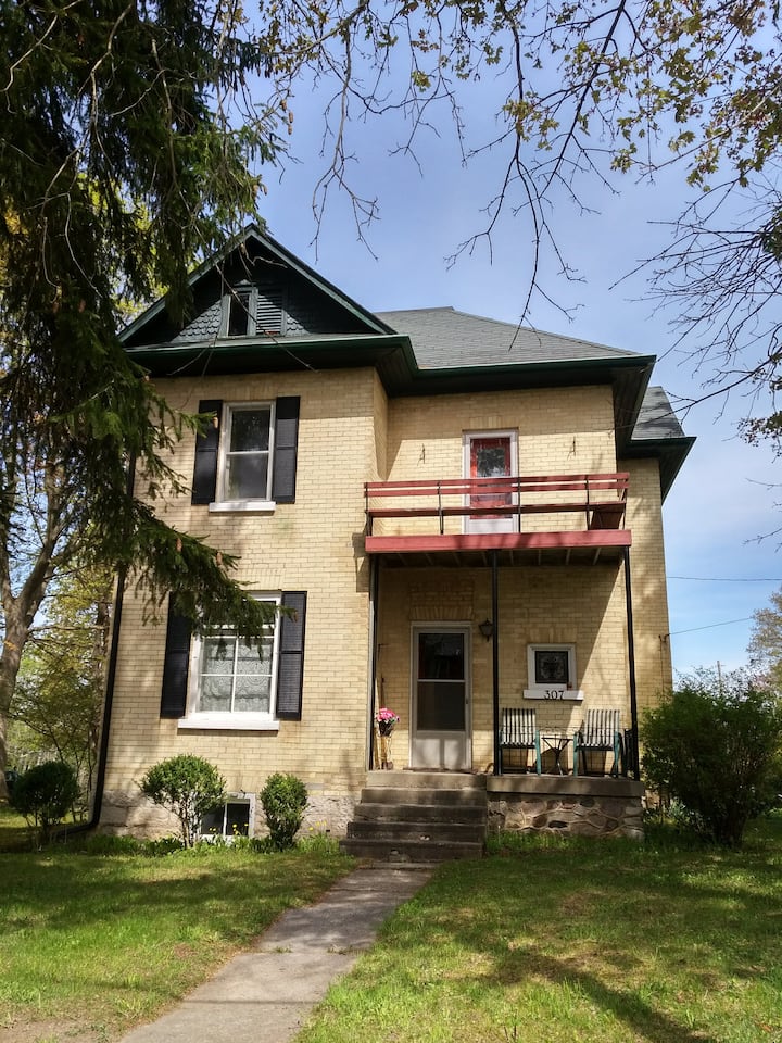 Berford Hill Estate Guest House BnB Houses for Rent in Wiarton