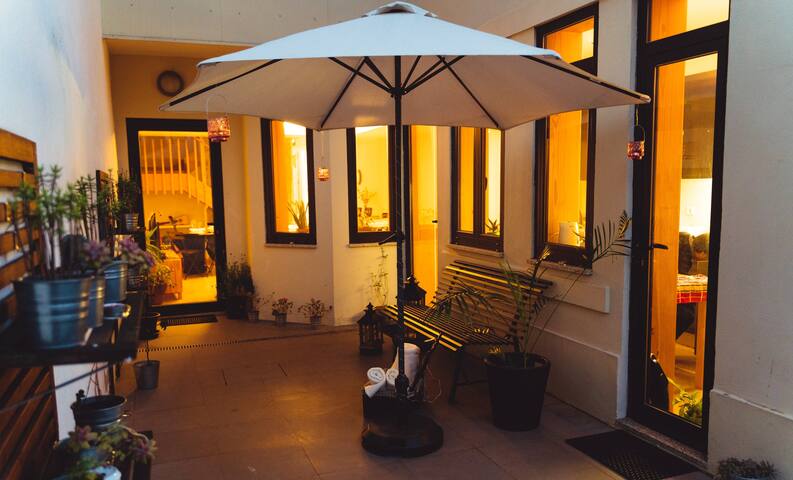 Spacious House in Porto for 14 guests + Garden gallery image 2