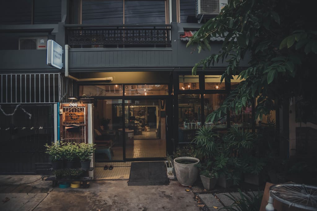 Spinning Bear Hostel - Entrance