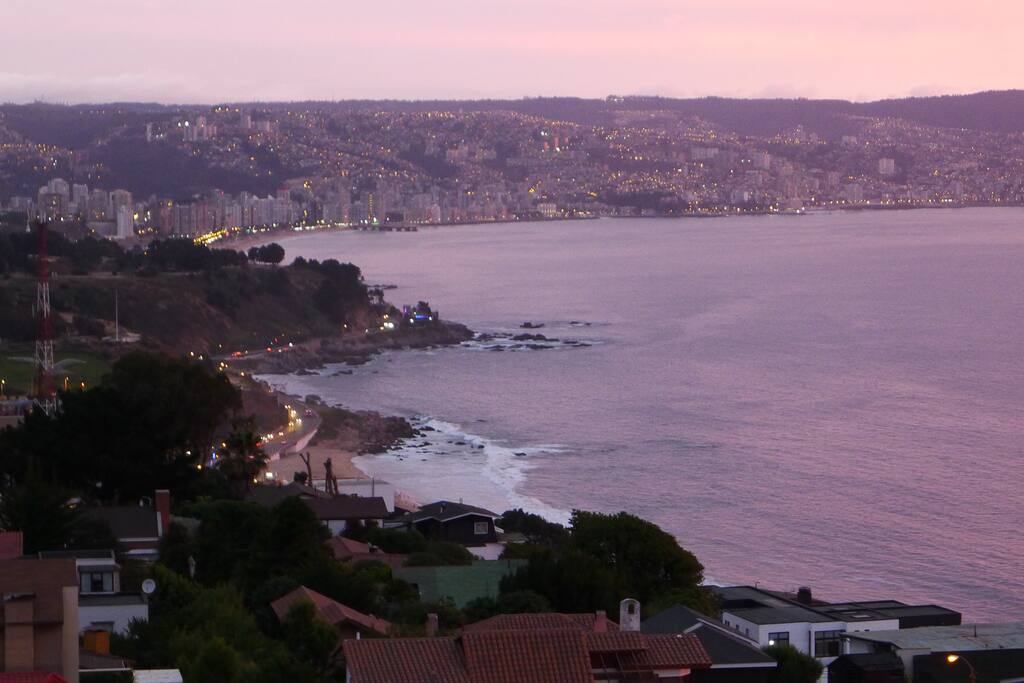 Espectacular Vista desde dormitorio principal a toda la bahía de Valparaíso y Viña..