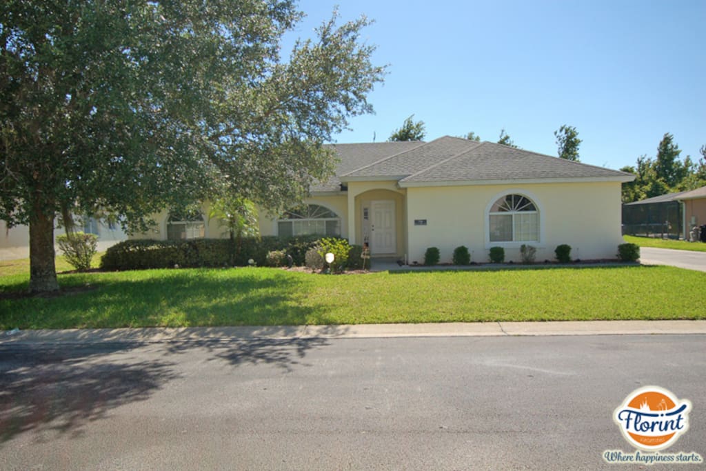 Welcome to this 3 bed/2 bath vacation rental home with private pool in Kissimmee.
