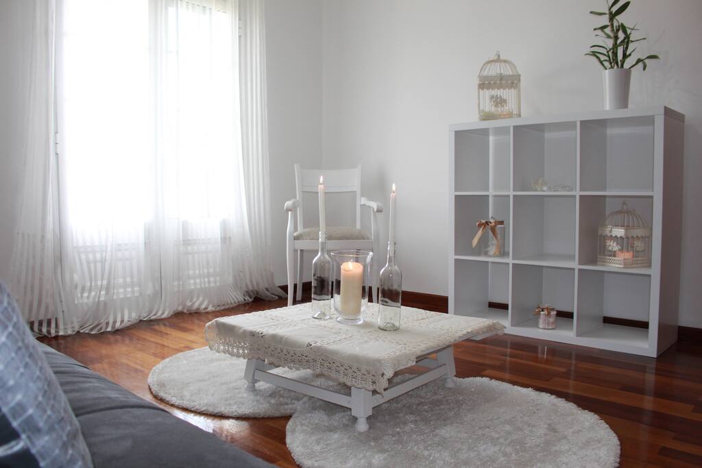 sala com sofa-cama/ acesso para varanda privativa