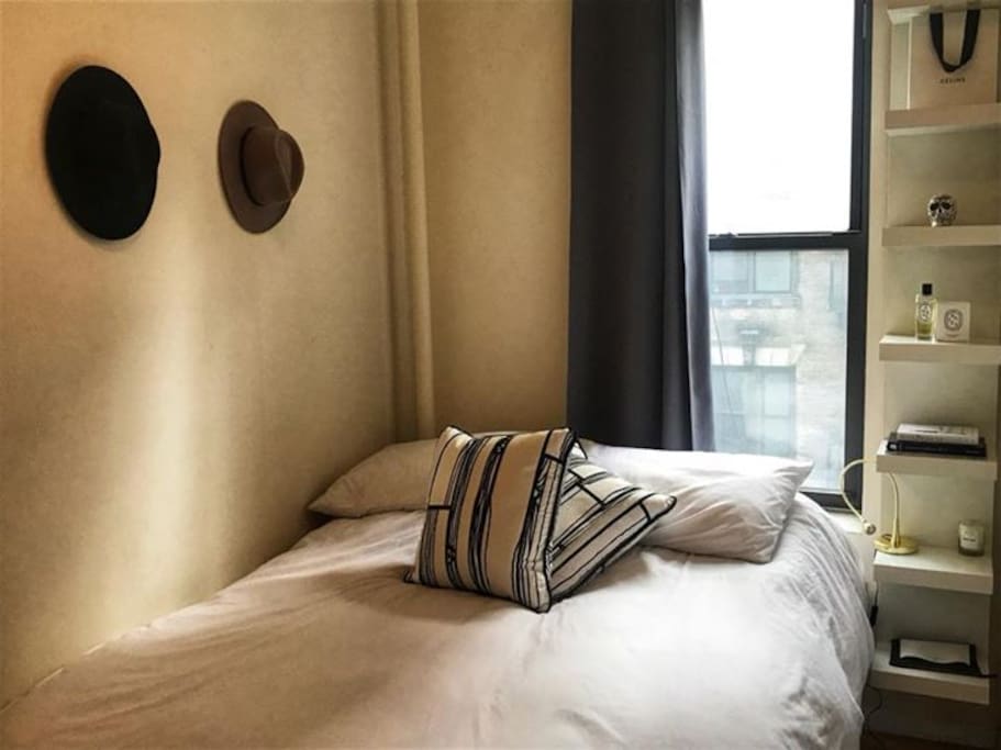 Second bedroom with double bed, closet and drawers.