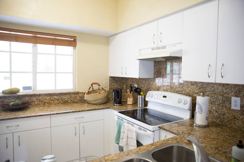 Shared Kitchen, feel free to use appliances and dishes.