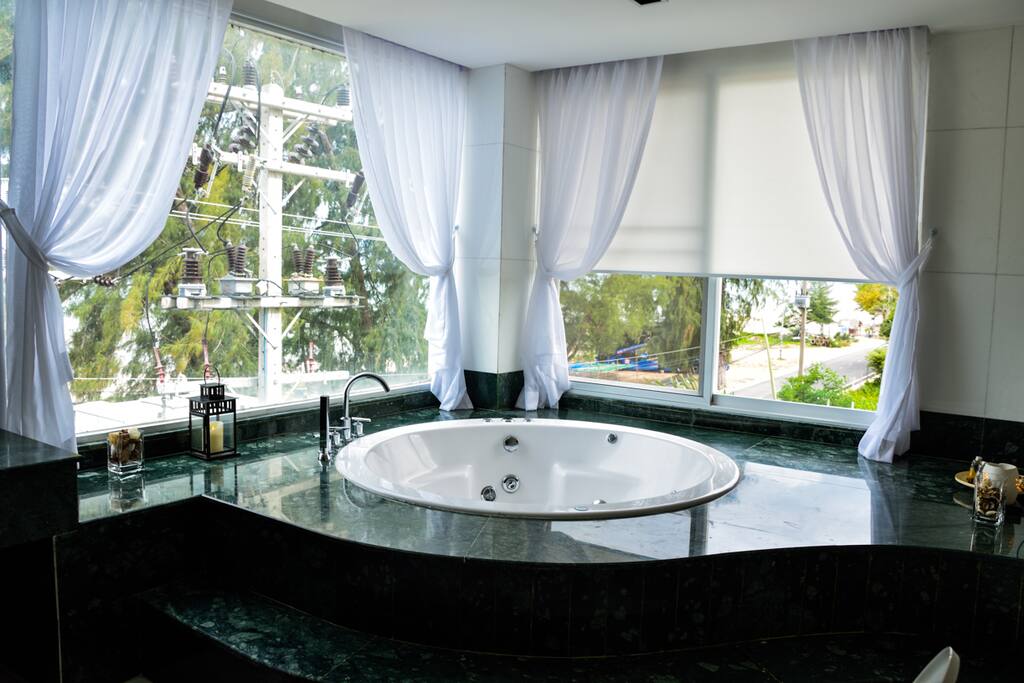 Luxury Beach Front Condo Cha am 2BR