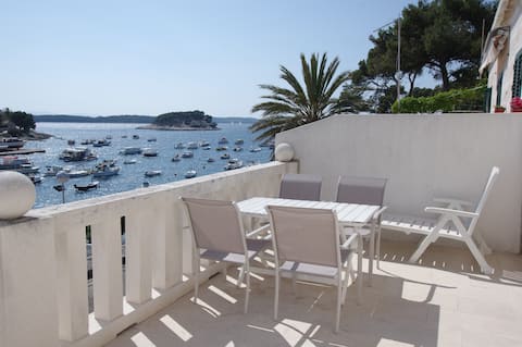 Hvar - apartment by the sea 1