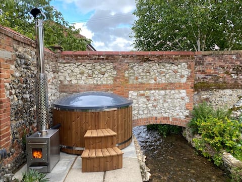 The Old Chequers | Hot tub & Games room