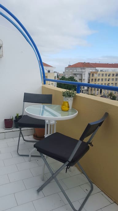 varanda exterior com vista para a praça de touros e para Lisboa