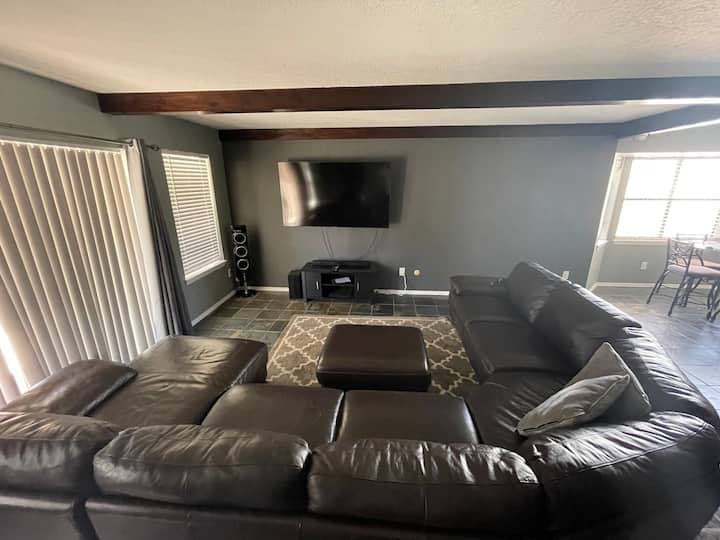 Refrigeratedair! Hot Tub! Safe Neighborhood - Albuquerque, NM