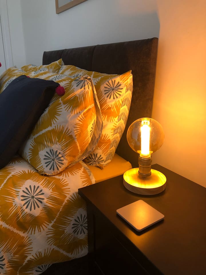 USB დამტენი წერტილები საძინებელში 