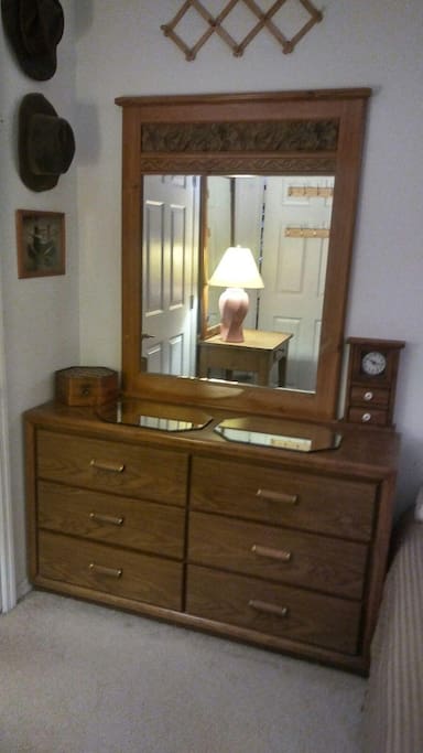 Large 6-drawer chest with mirror