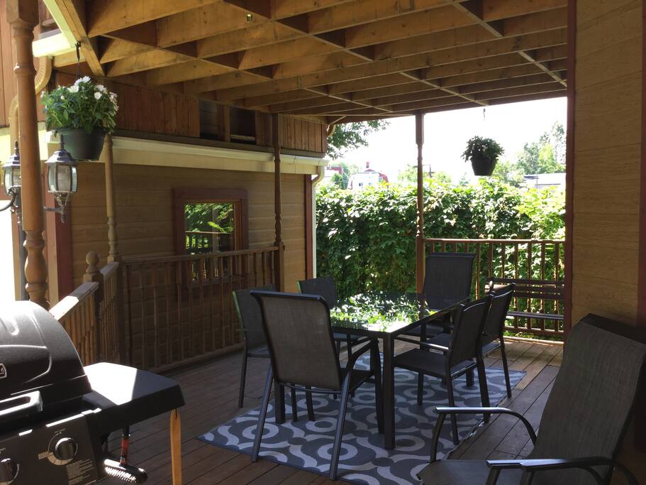 Terrasse du bas avec bbq