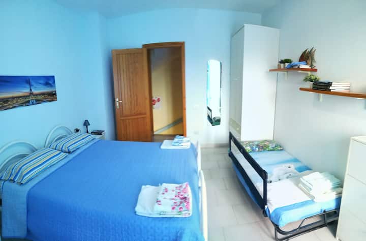 1 кат: Главна спална соба со дополнителен кревет за деца