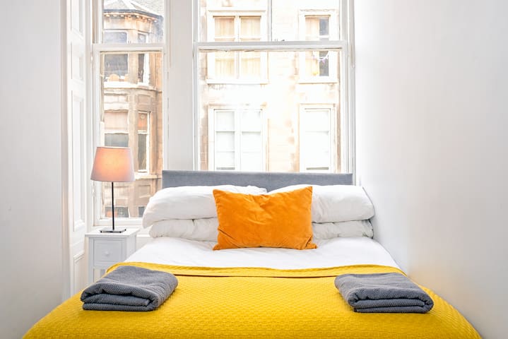 ★ Cosy & Central Room ★ Edinburgh Apartment  R1
