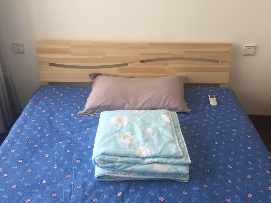 干净整洁的床及床品