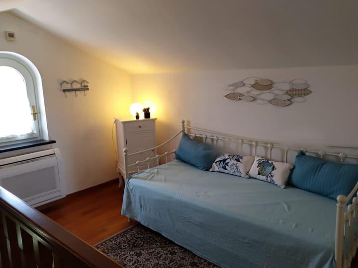 Extra single bed